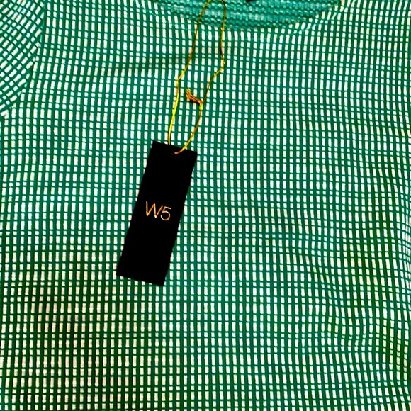 Green And White Ruffle Bottom Top Sz MED By W5 NEW! - Picture 2 of 3
